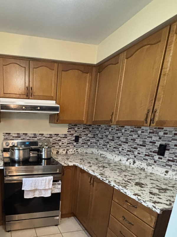 oshawa-small-kitchen-tile-backsplash-installation-img3